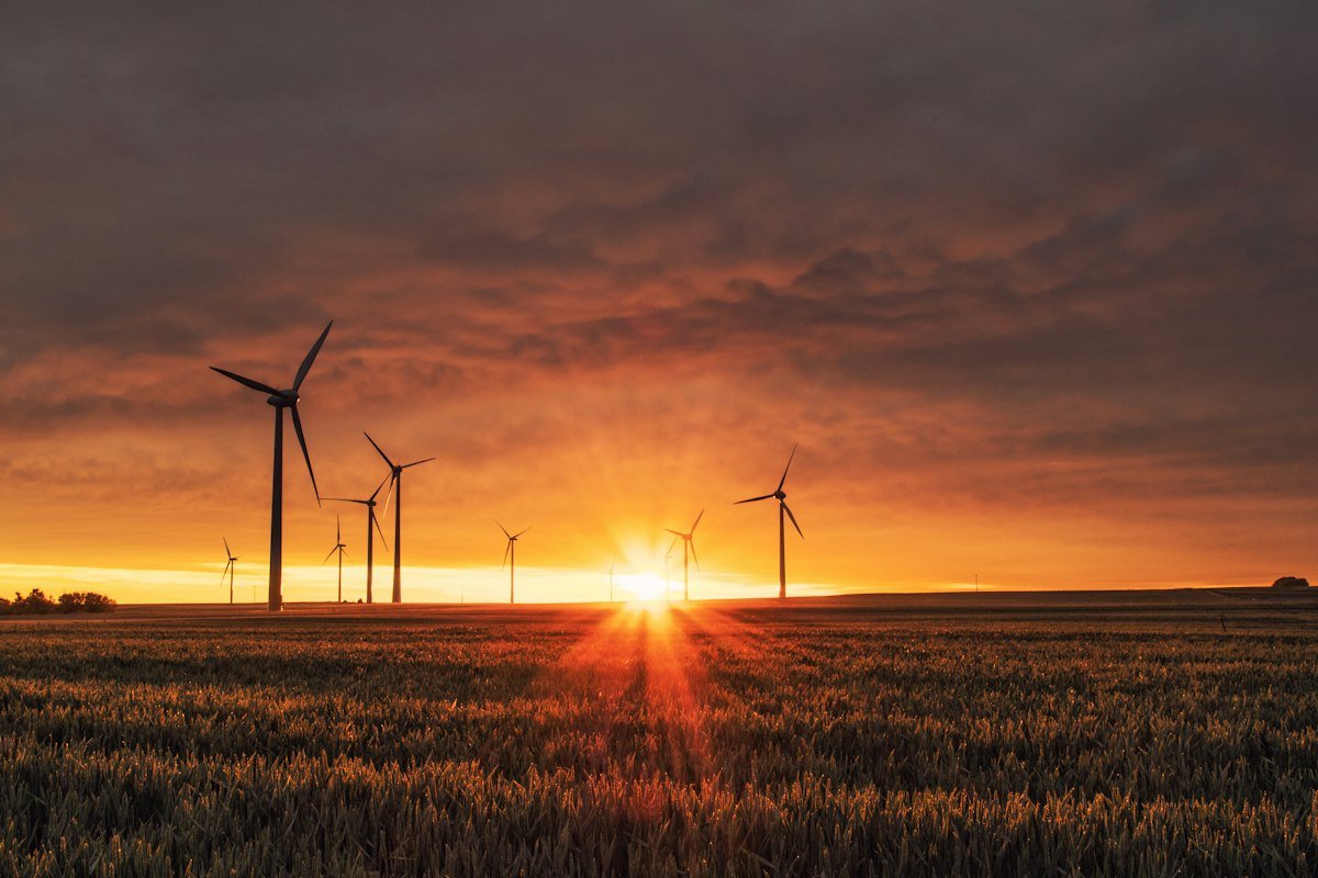 Parque de energia solar e aerogeradores eólicos